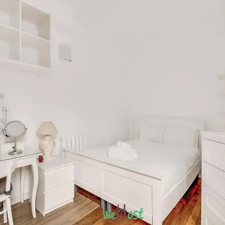 Parisian Charm A Stone's Throw From Montmartre Parijs