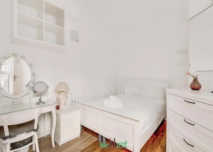 Parisian Charm A Stone's Throw From Montmartre パリ