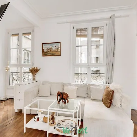 Parisian Charm A Stone's Throw From Montmartre * Paryż